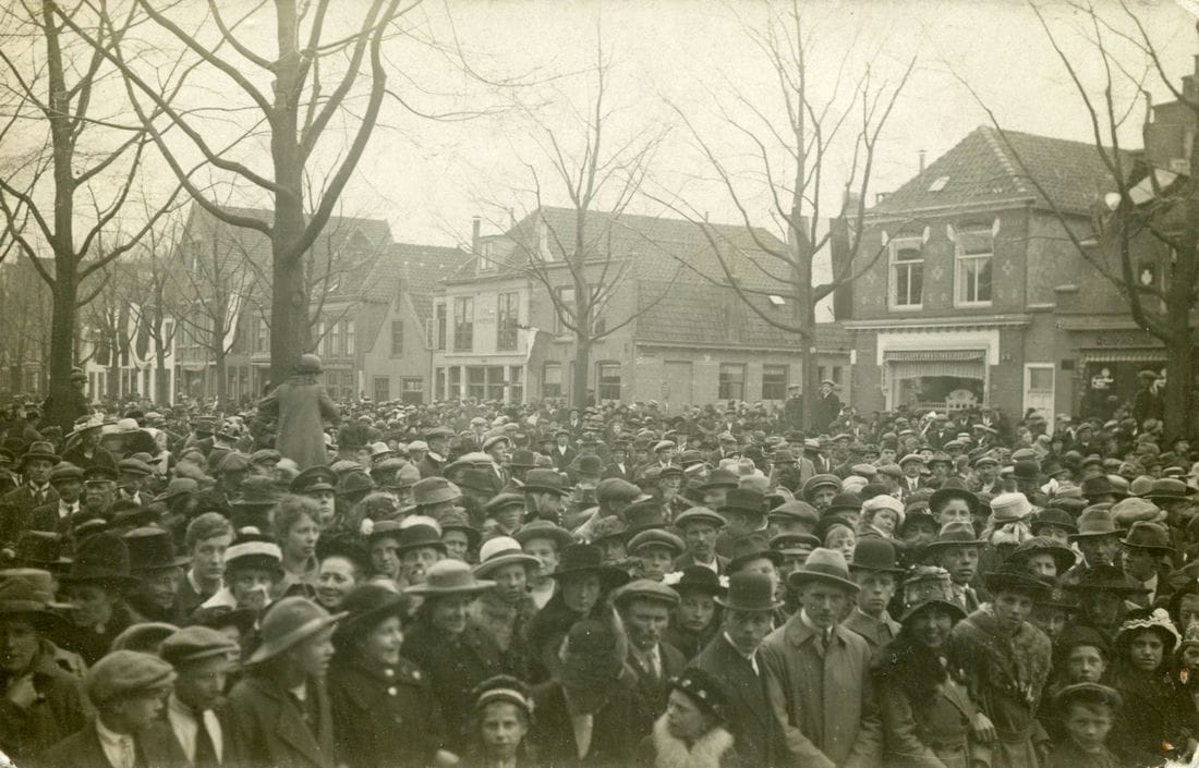 11891