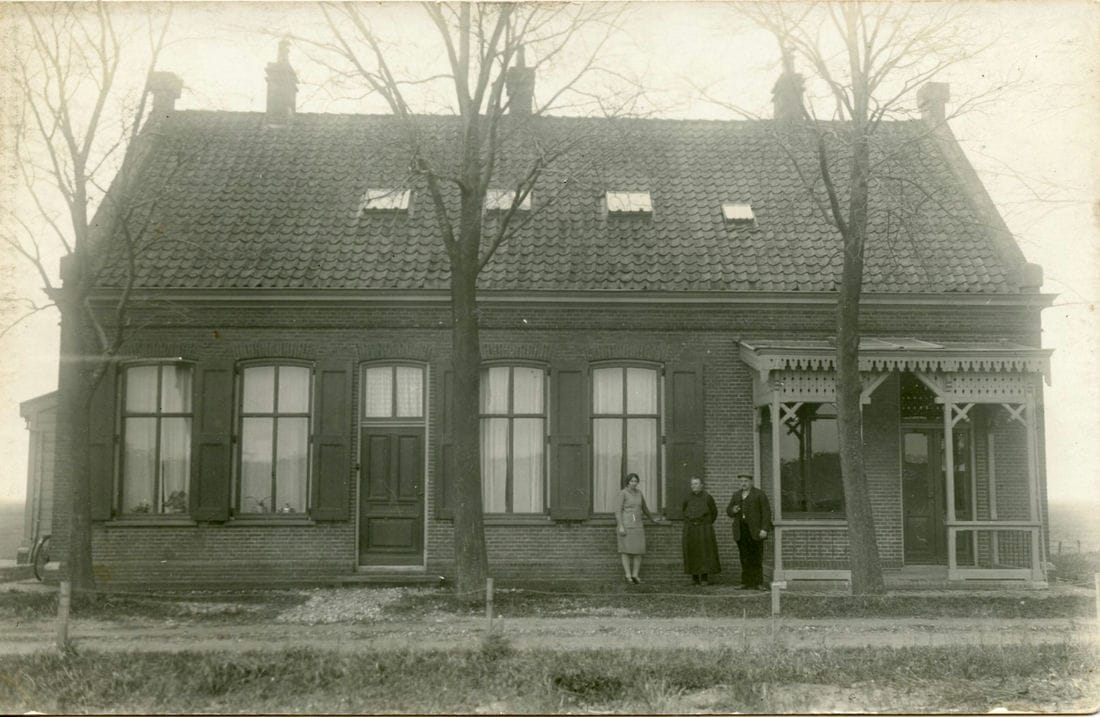 11892