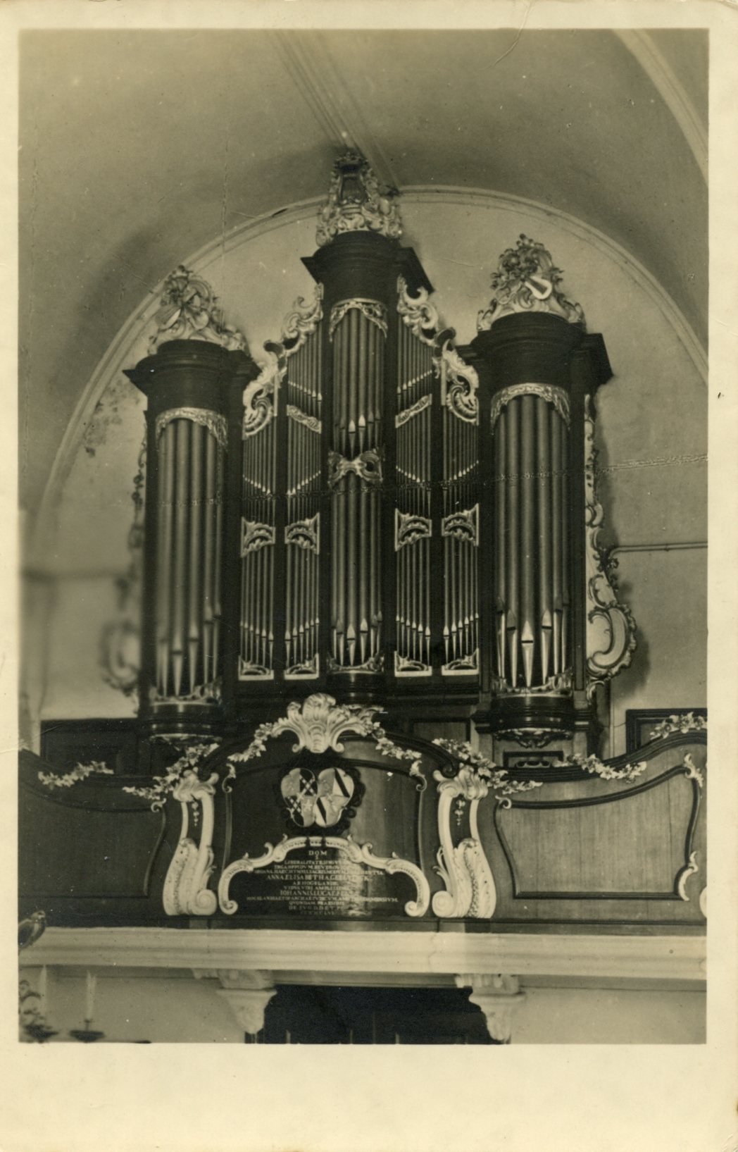 11952
