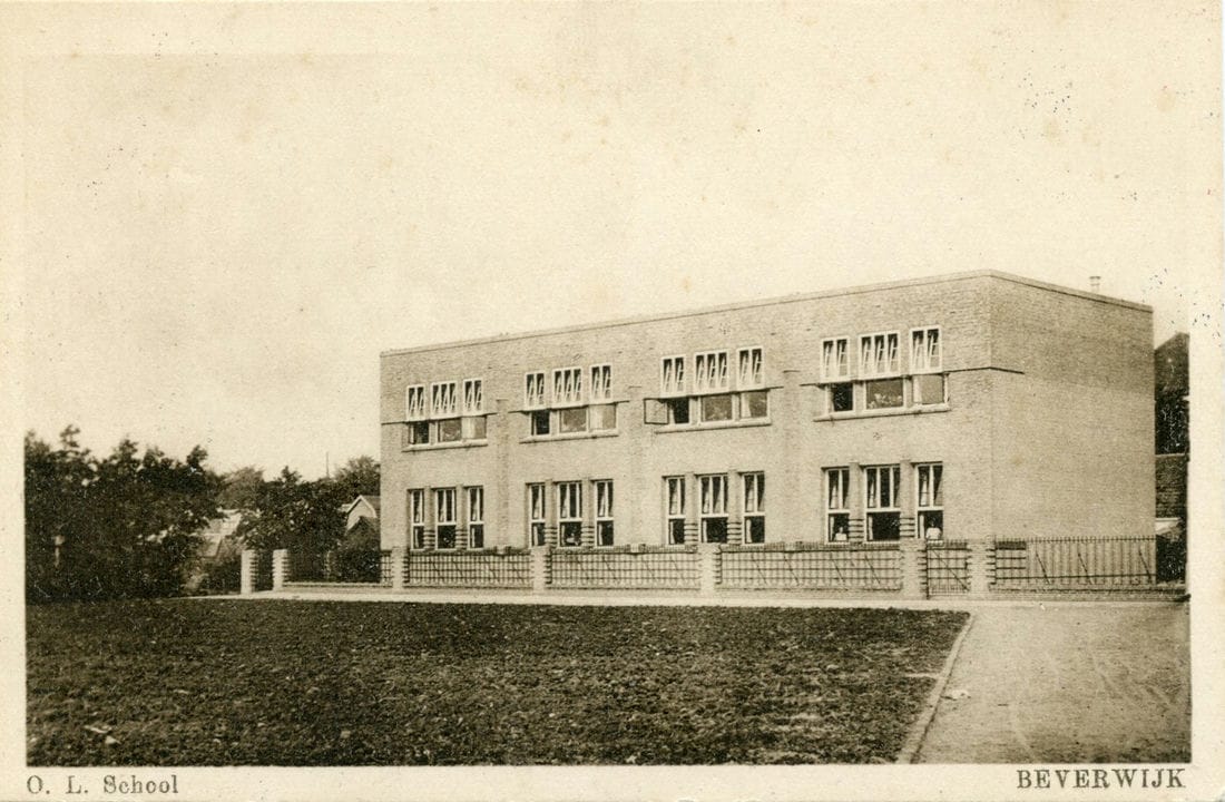 11911